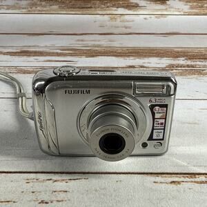 Fujifilm FinePix A610 Digital Camera – 6.3MP – 3× Optical Zoom – Silver – Tested